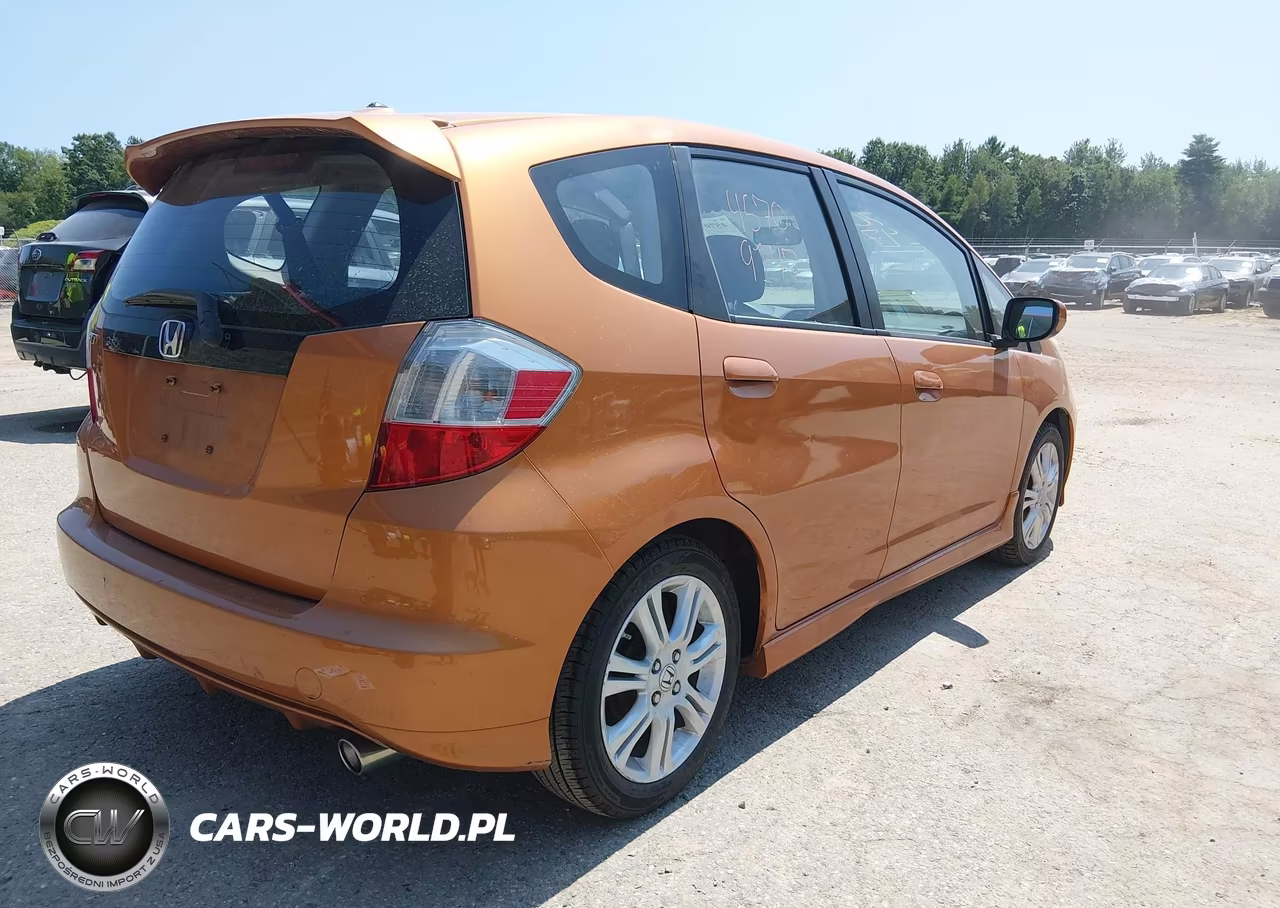 2011 Honda Fit Sport VIN:JHMGE8G56BS011137 - 4