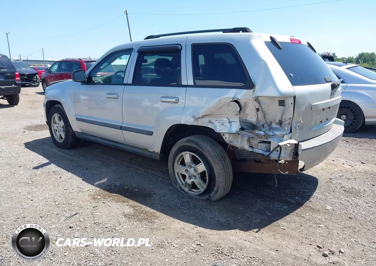 2007 Jeep Grand Cherokee Laredo VIN:1J8GR48K17C567210 - 3