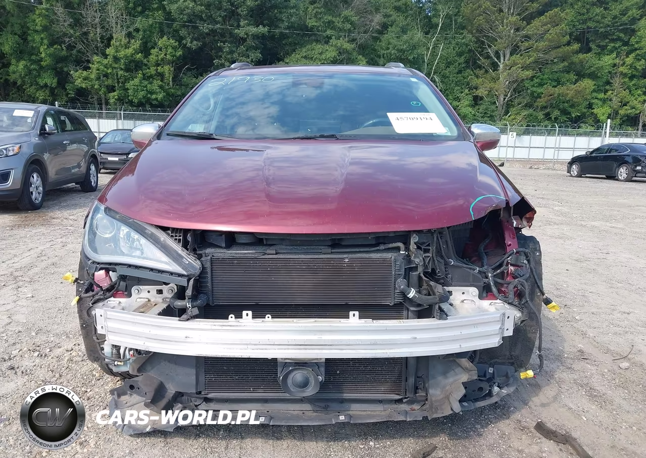 2018 Chrysler Pacifica Hybrid Limited VIN:2C4RC1N70JR169324 - 13