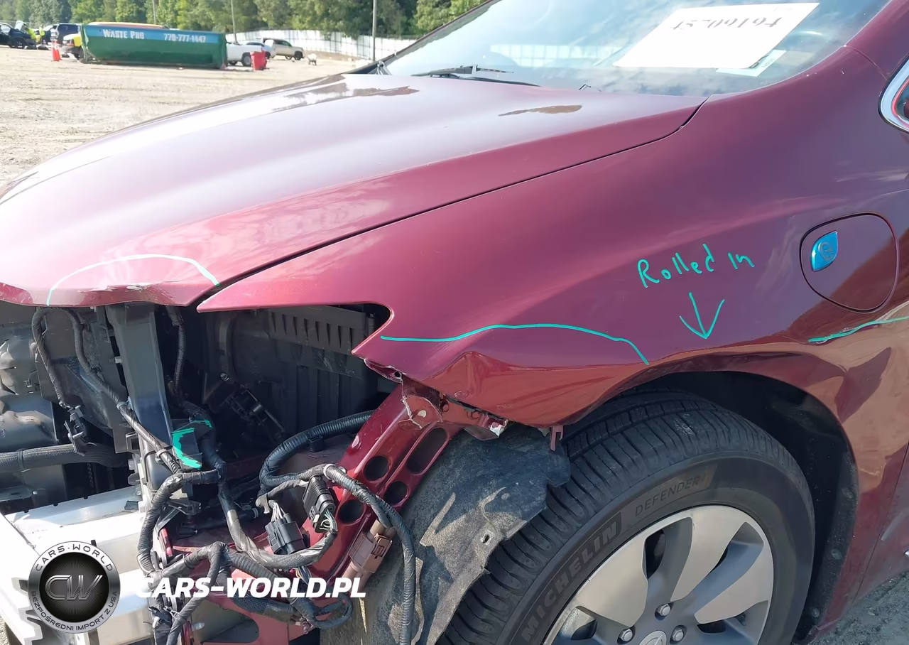 2018 Chrysler Pacifica Hybrid Limited VIN:2C4RC1N70JR169324 - 19