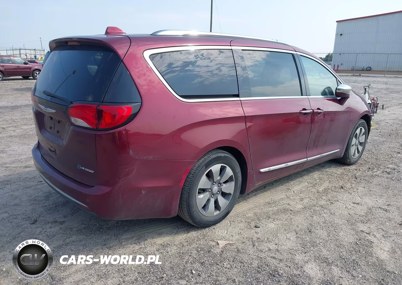 2018 Chrysler Pacifica Hybrid Limited VIN:2C4RC1N70JR169324 - 4