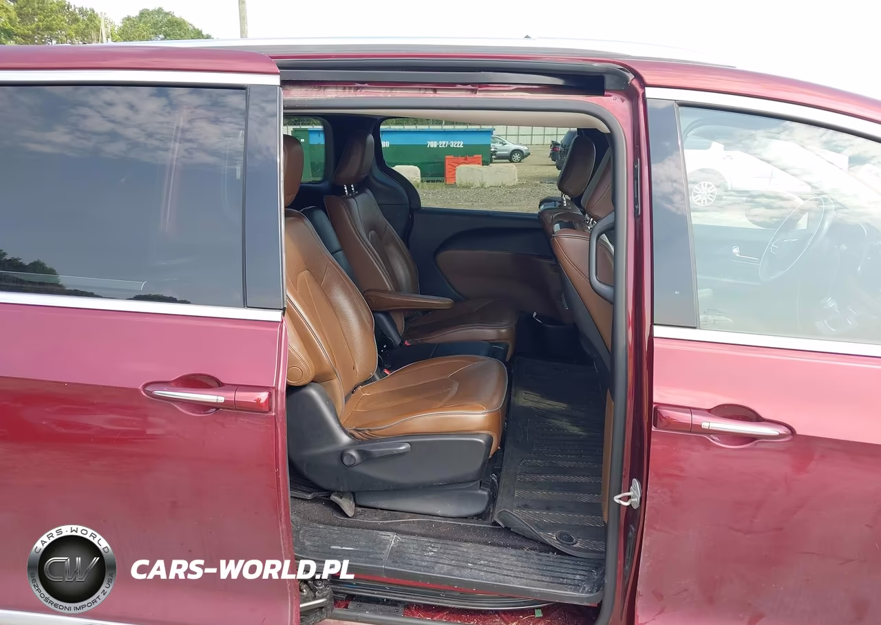2018 Chrysler Pacifica Hybrid Limited VIN:2C4RC1N70JR169324 - 8