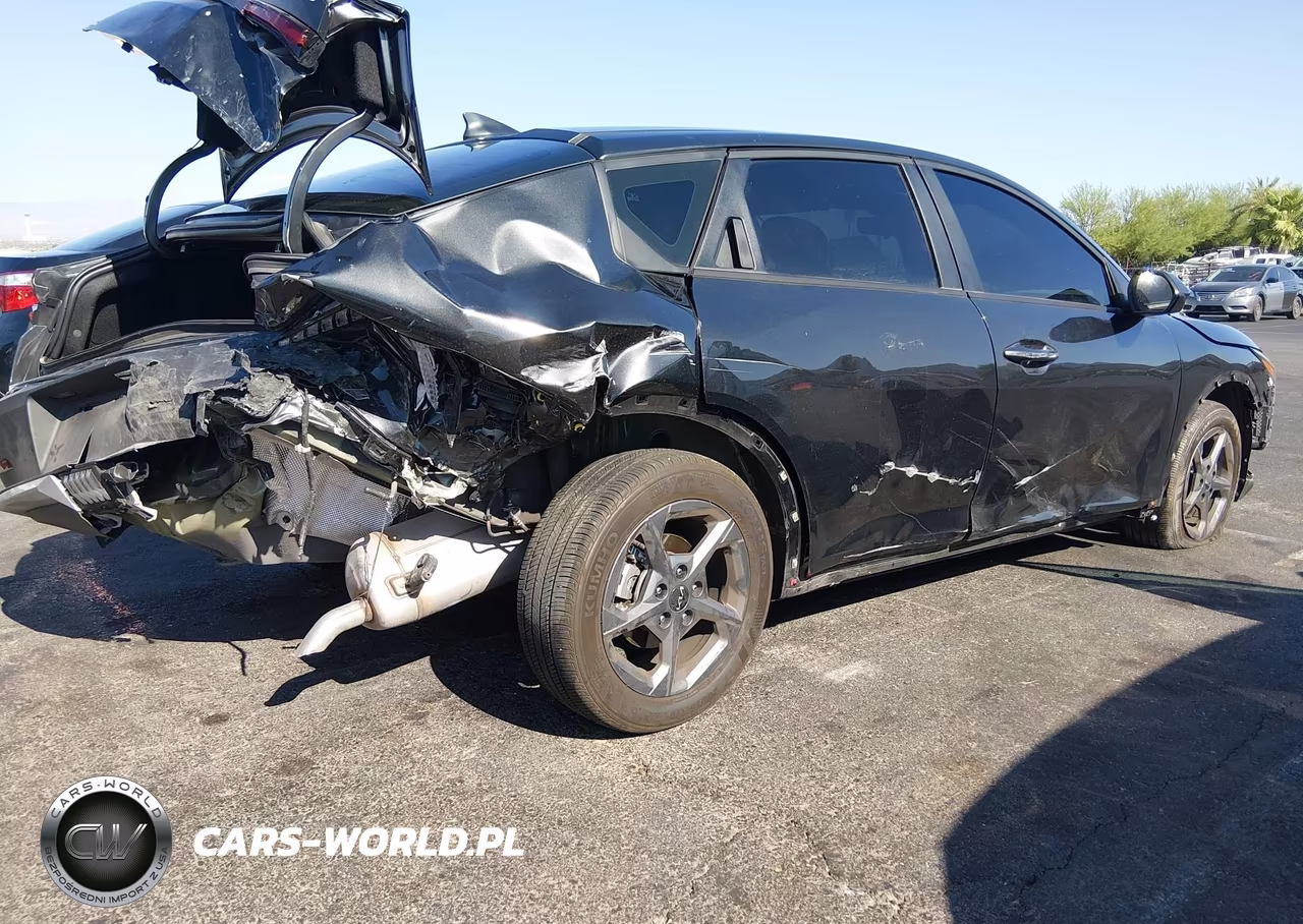2025 Kia K4 Lxs VIN:3KPFT4DE0SE252906 - 4