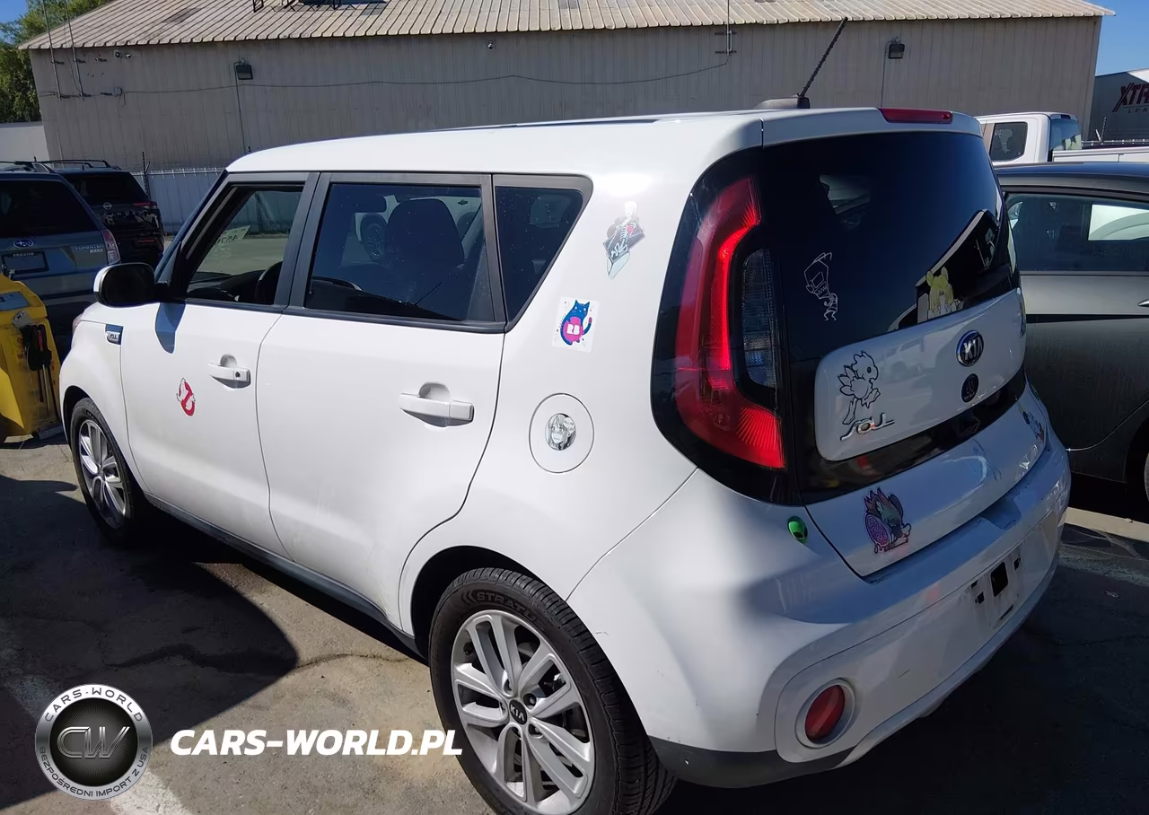 2018 Kia Soul + VIN:KNDJP3A52J7894927 - 3
