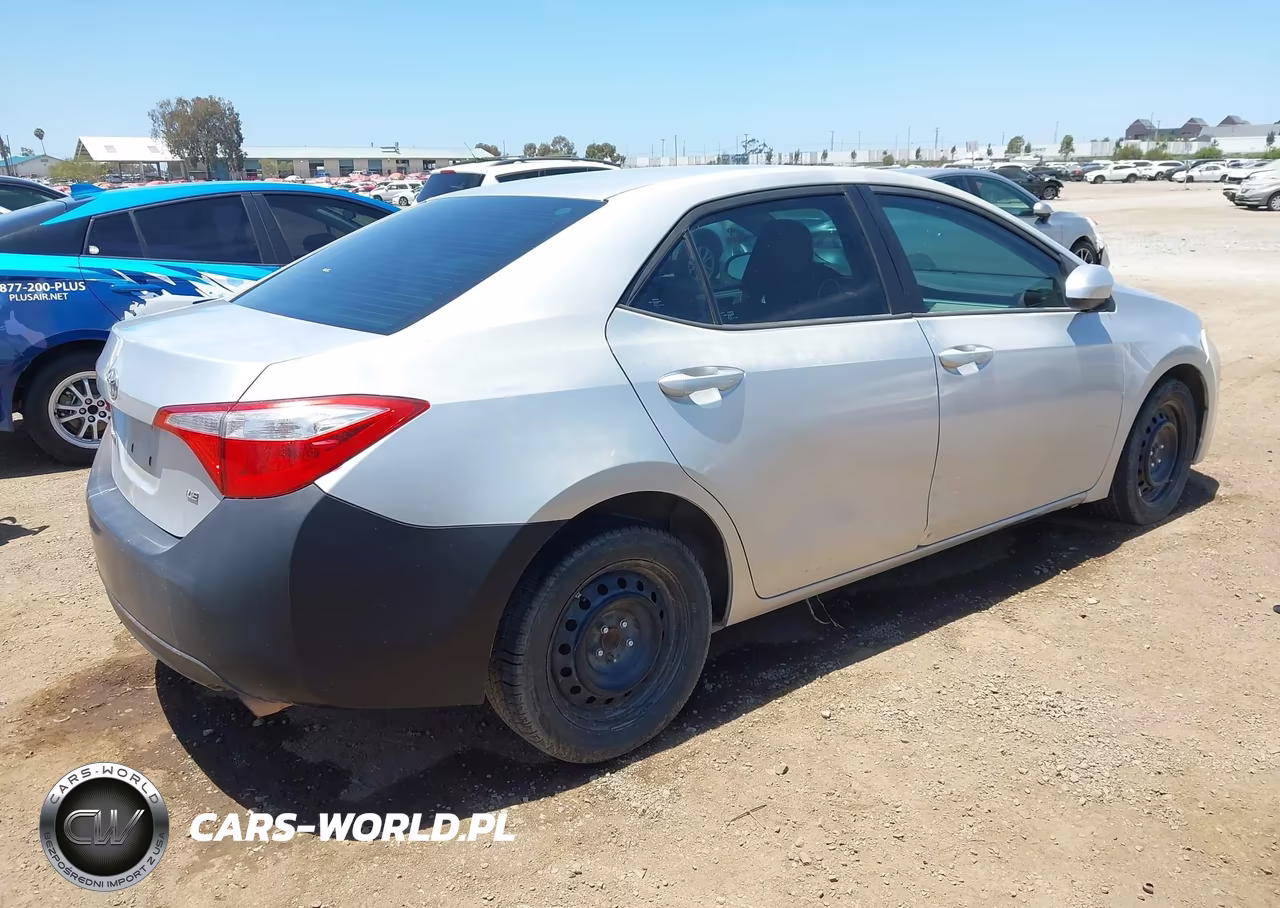 2015 Toyota Corolla Le VIN:5YFBURHE2FP365280 - 4