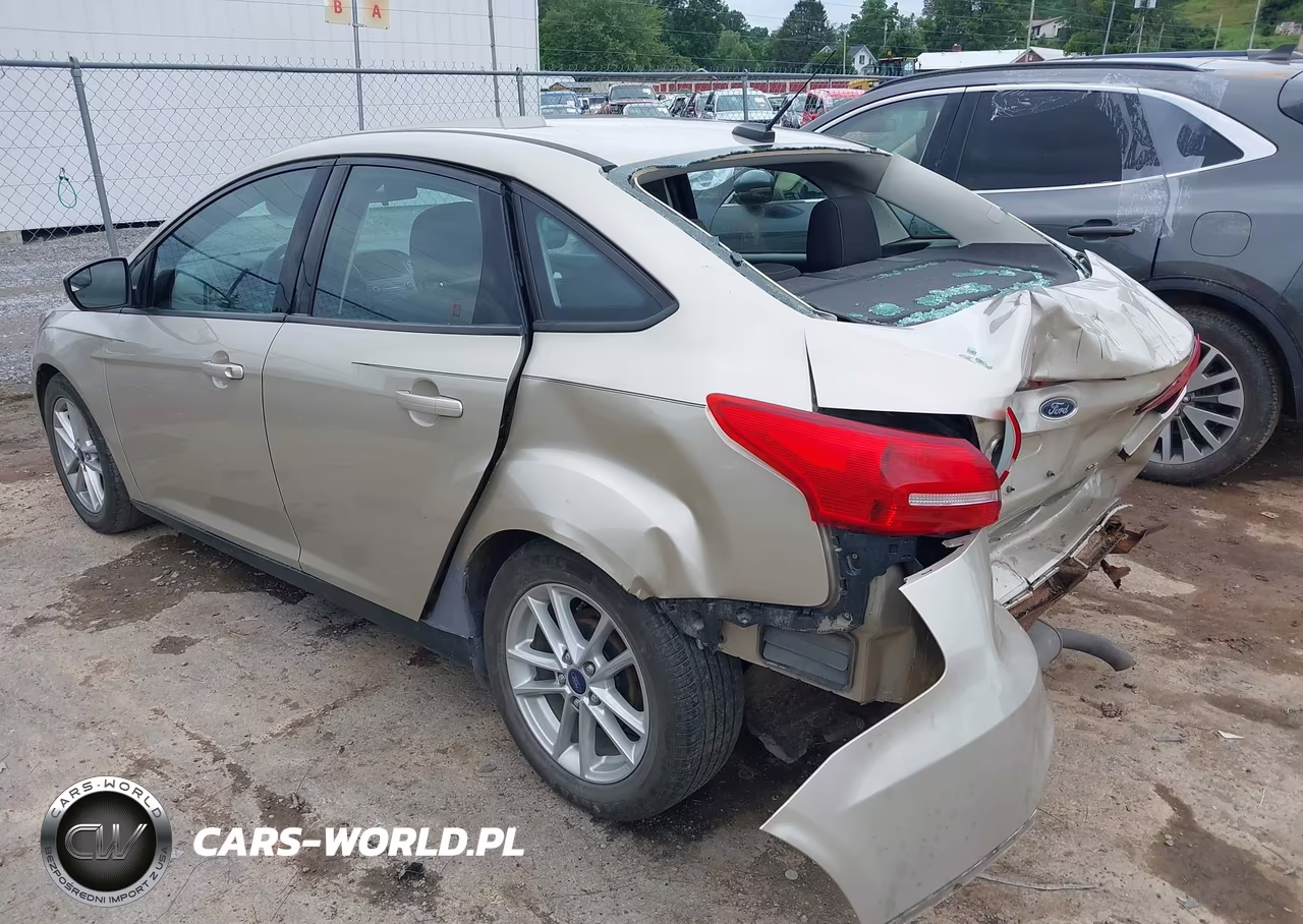 2017 Ford Focus Se VIN:1FADP3F25HL213582 - 3