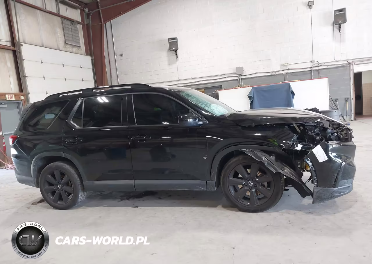 2025 Honda Pilot Black Edition VIN:5FNYG1H9XSB060315 - 13