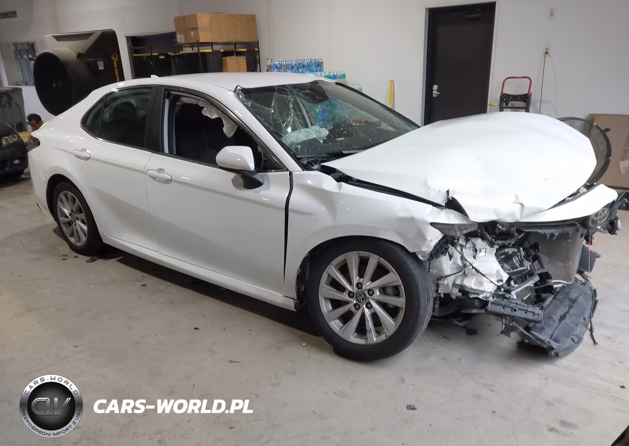 2022 Toyota Camry Le – zdjęcie 1 z 17