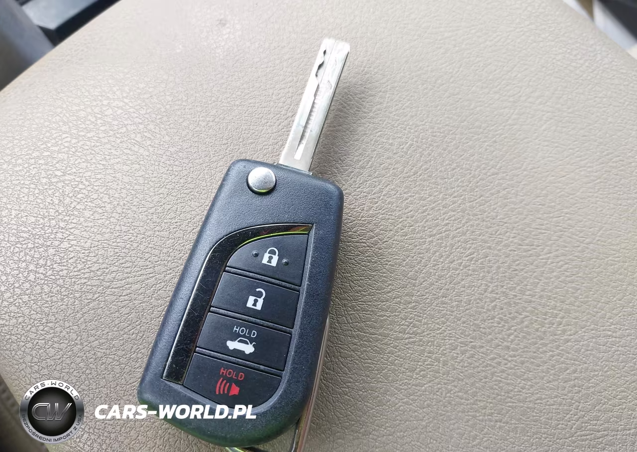 2022 Toyota Camry Le VIN:4T1C11AKXNU630975 - 11