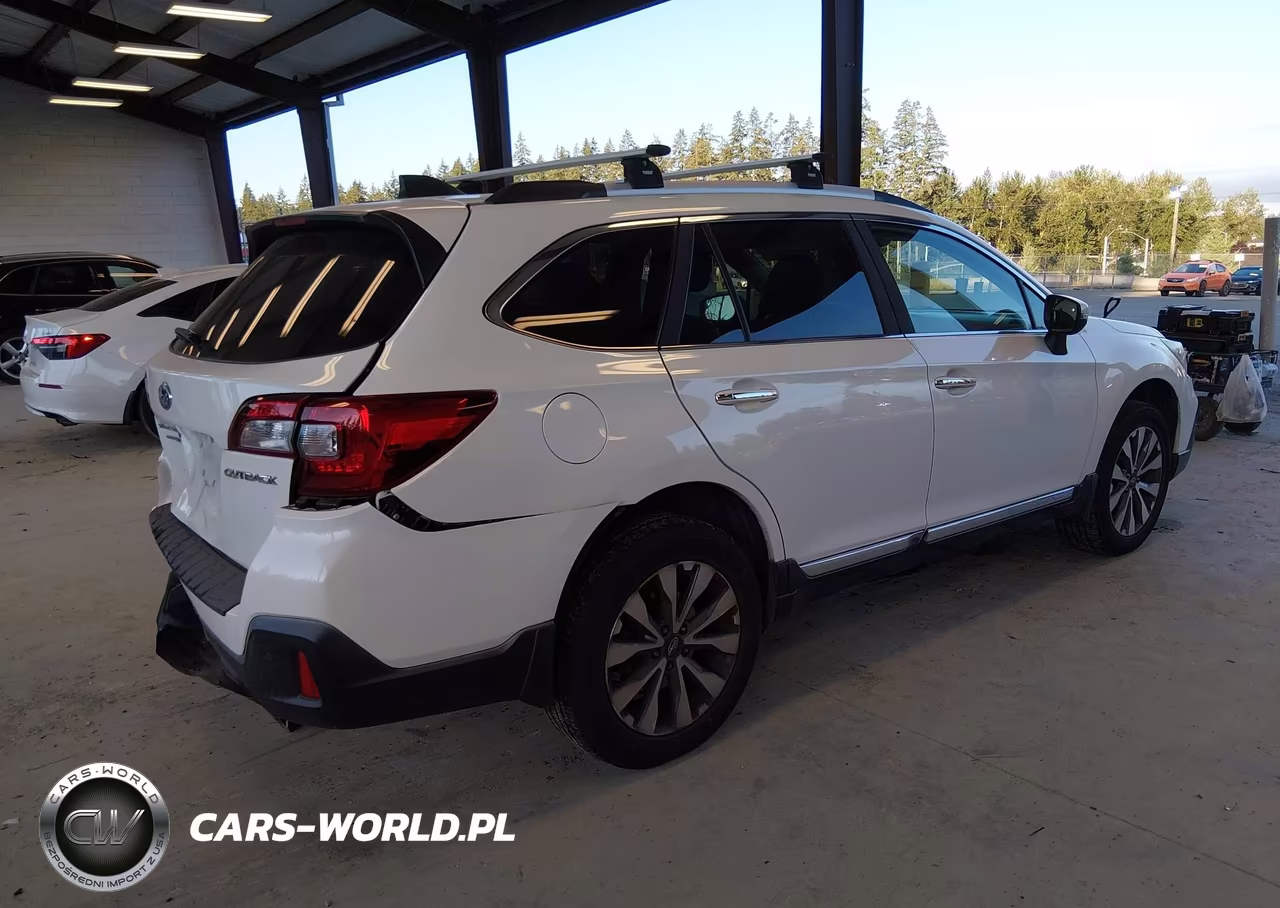 2018 Subaru Outback 2.5I Touring VIN:4S4BSATC2J3203465 - 4