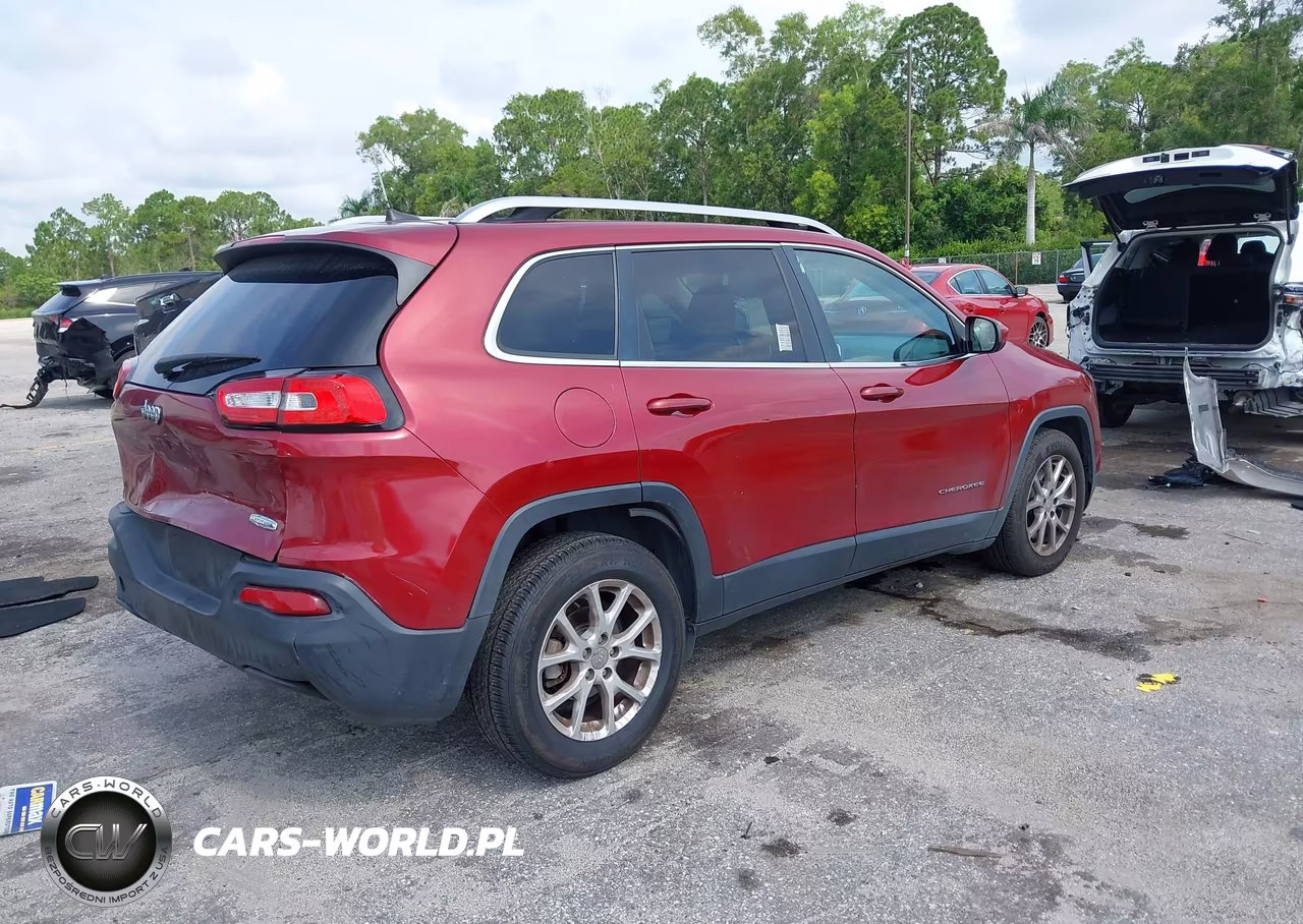 2017 Jeep Cherokee Latitude VIN:1C4PJLCB2HW517819 - 4