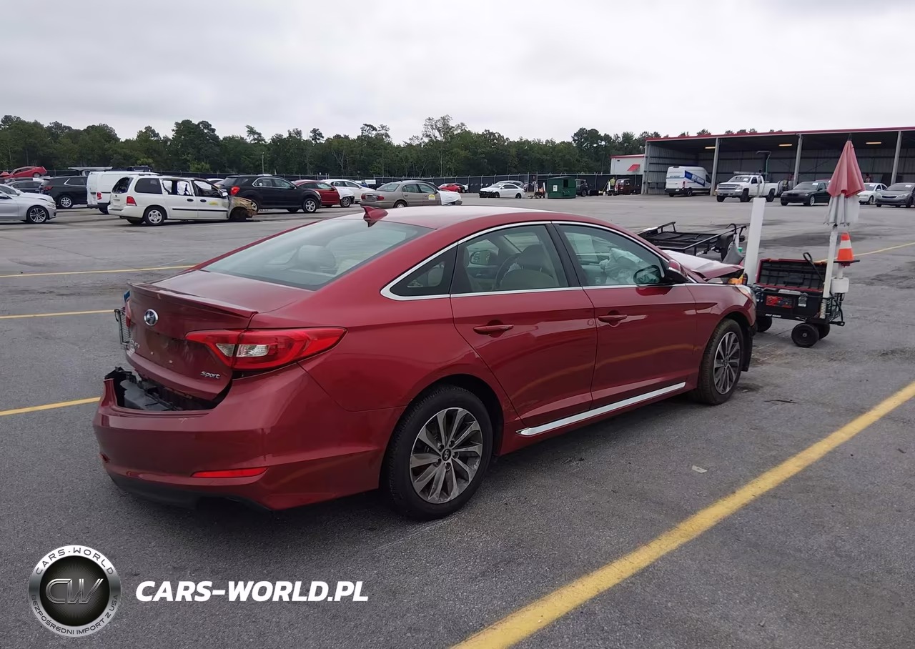 2016 Hyundai Sonata Sport VIN:5NPE34AF2GH281433 - 4