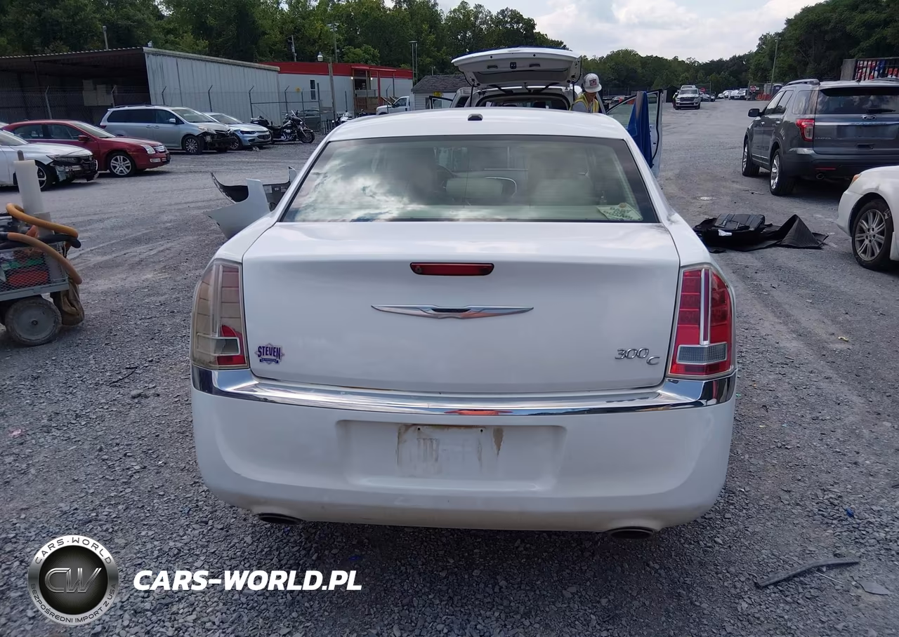 2014 Chrysler 300C VIN:2C3CCAEG7EH275839 - 17