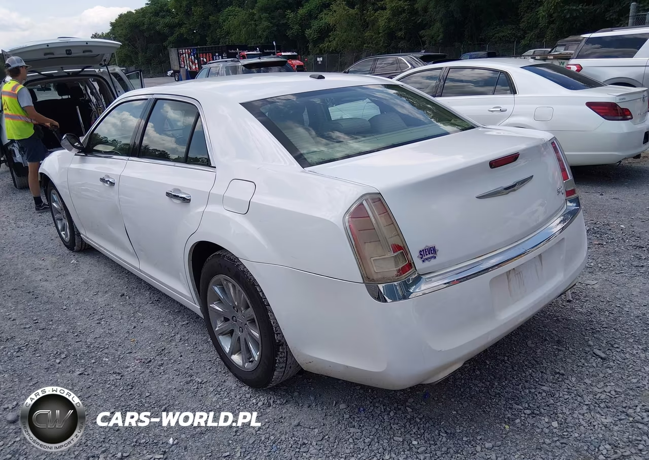 2014 Chrysler 300C VIN:2C3CCAEG7EH275839 - 3