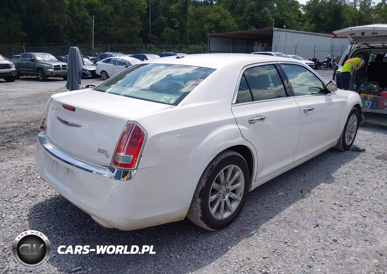 2014 Chrysler 300C VIN:2C3CCAEG7EH275839 - 4