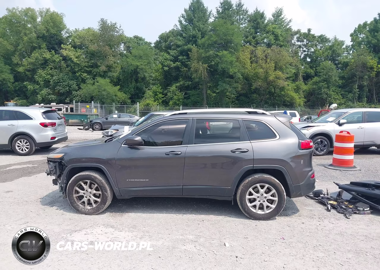 2016 Jeep Cherokee Latitude VIN:1C4PJMCSXGW310583 - 15