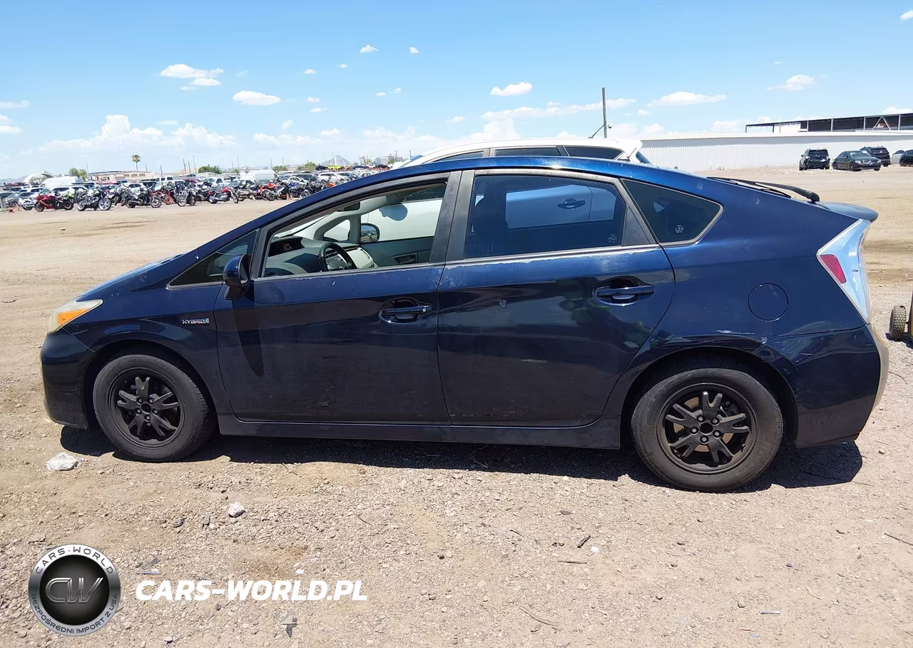 2013 Toyota Prius Two VIN:JTDKN3DU3D0350589 - 14