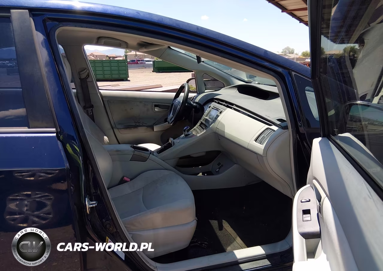 2013 Toyota Prius Two VIN:JTDKN3DU3D0350589 - 5