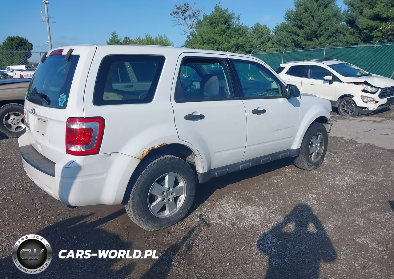 2012 Ford Escape Xls VIN:1FMCU0C70CKB93989 - 4