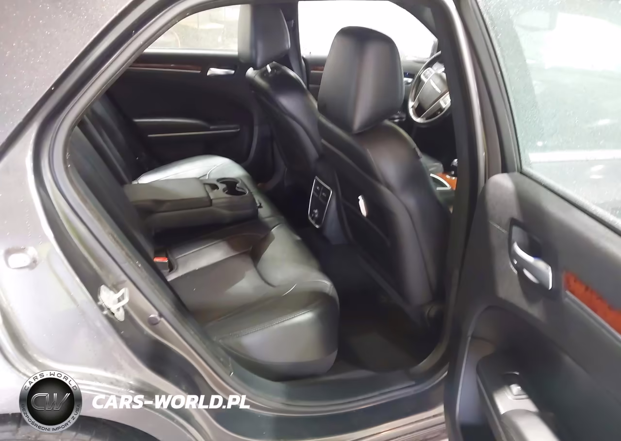 2013 Chrysler 300 Motown VIN:2C3CCAAGXDH614033 - 8