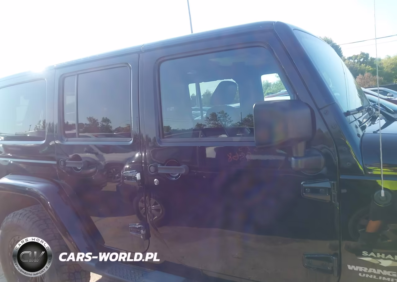 2013 Jeep Wrangler Unlimited Sahara VIN:1C4HJWEG0DL574613 - 13