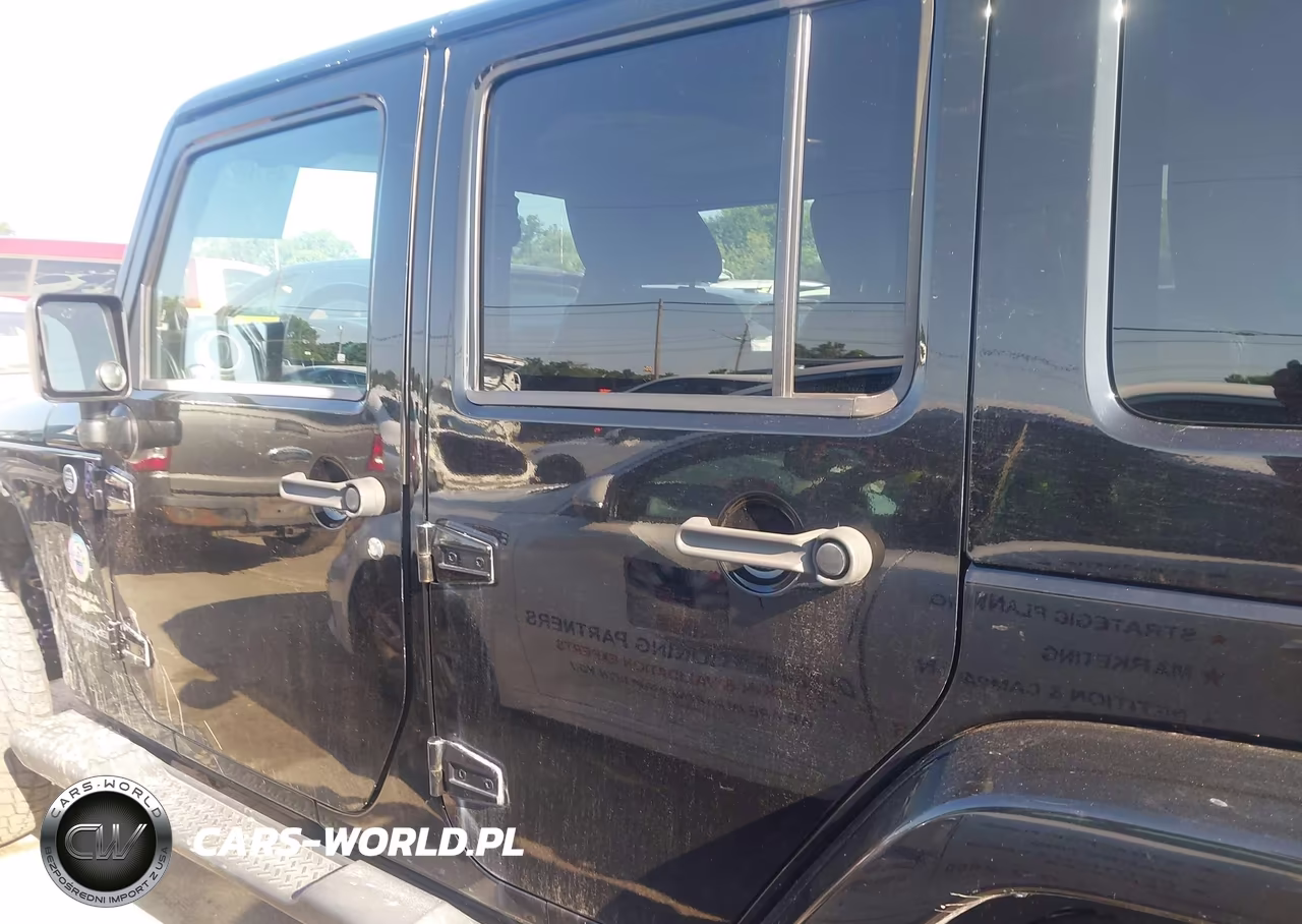 2013 Jeep Wrangler Unlimited Sahara VIN:1C4HJWEG0DL574613 - 14