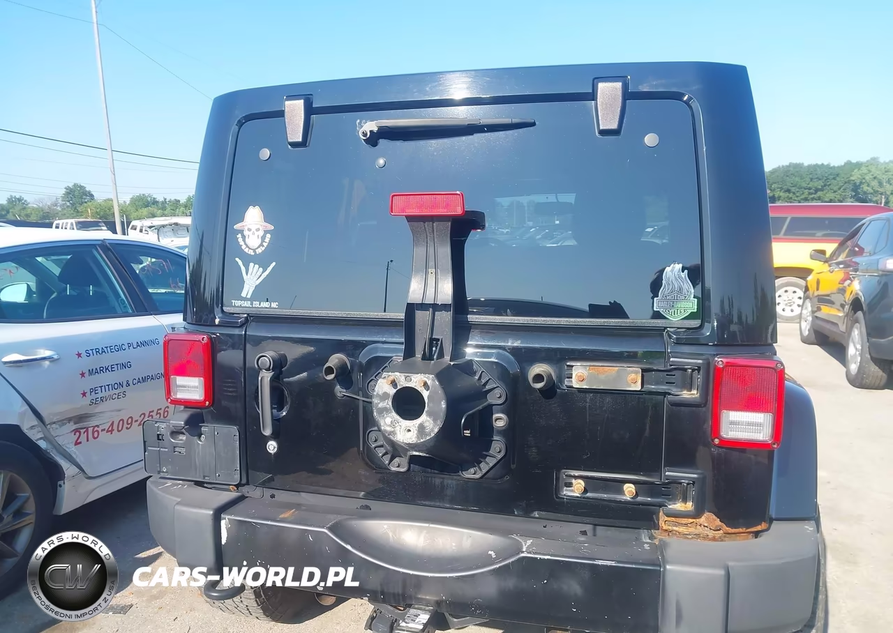 2013 Jeep Wrangler Unlimited Sahara VIN:1C4HJWEG0DL574613 - 16