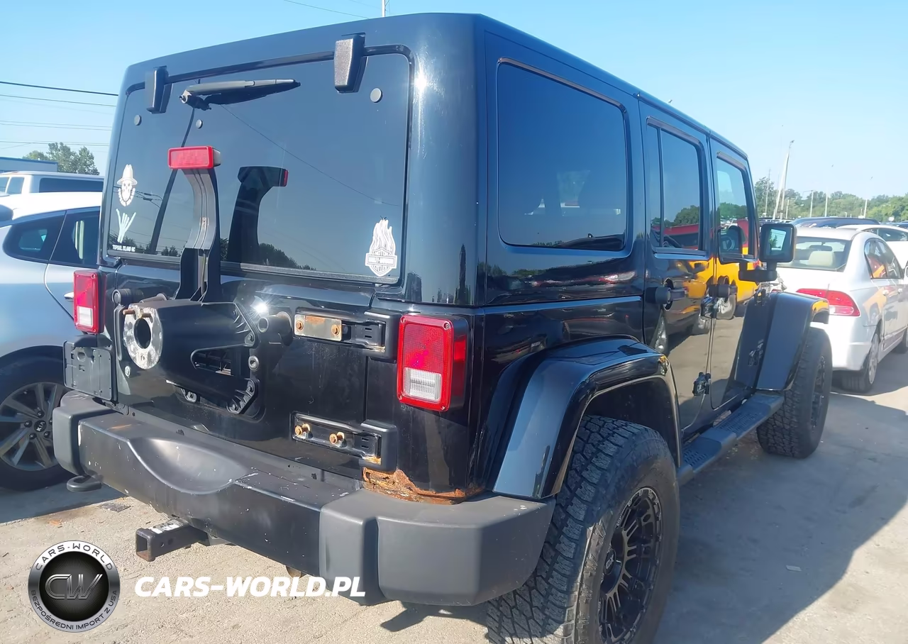 2013 Jeep Wrangler Unlimited Sahara VIN:1C4HJWEG0DL574613 - 4