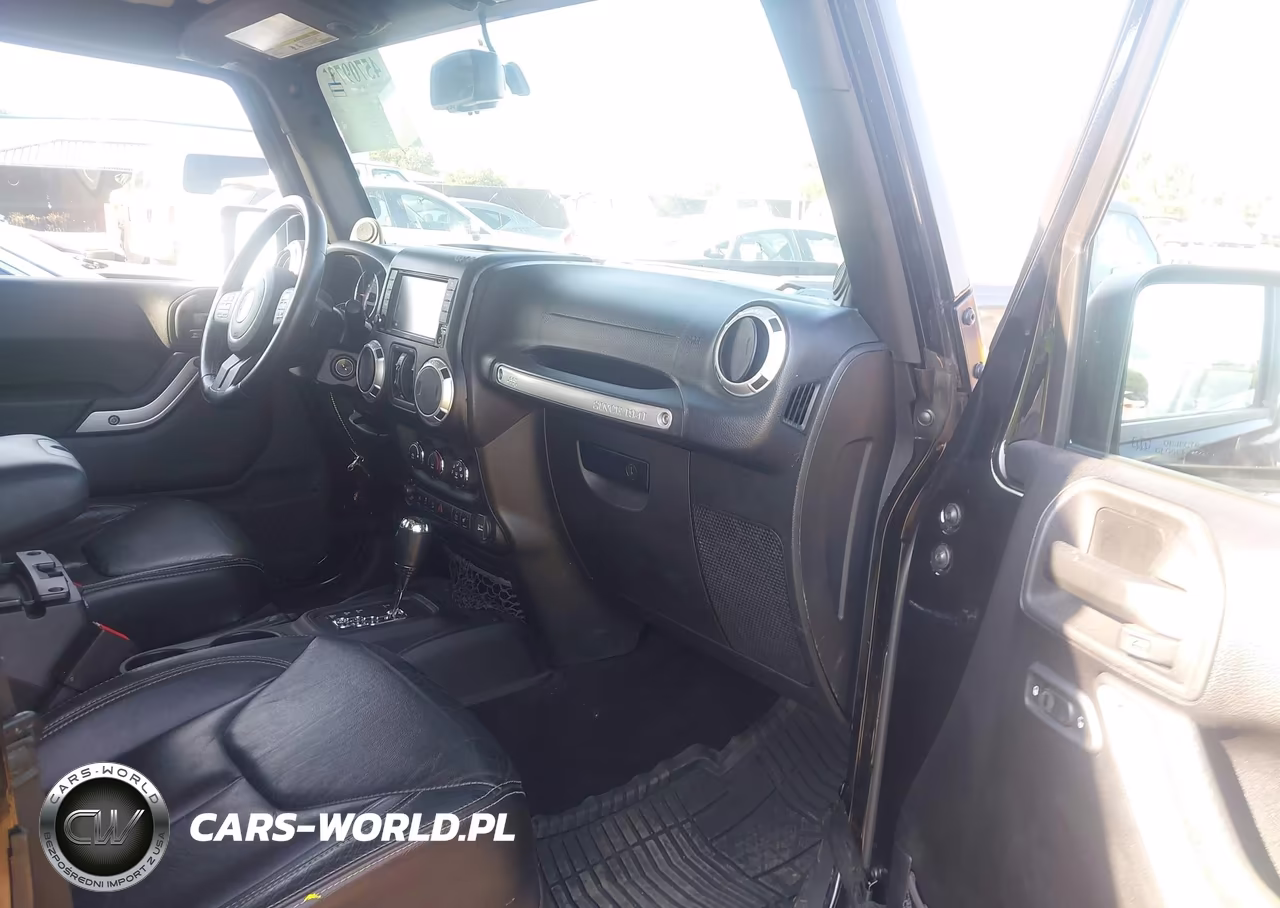 2013 Jeep Wrangler Unlimited Sahara VIN:1C4HJWEG0DL574613 - 5