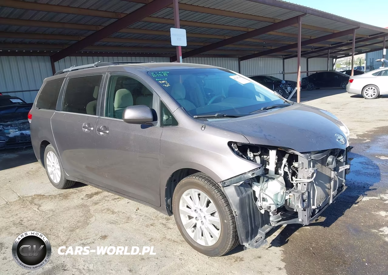 2014 Toyota Sienna Le 7 Passenger – zdjęcie 1 z 16