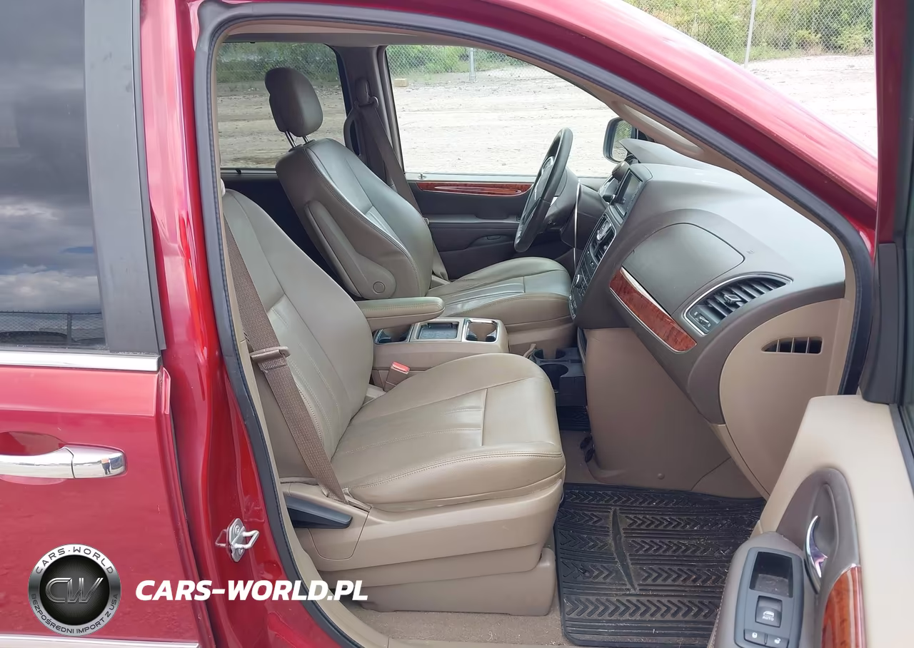 2014 Chrysler Town & Country Touring VIN:2C4RC1BGXER423616 - 5