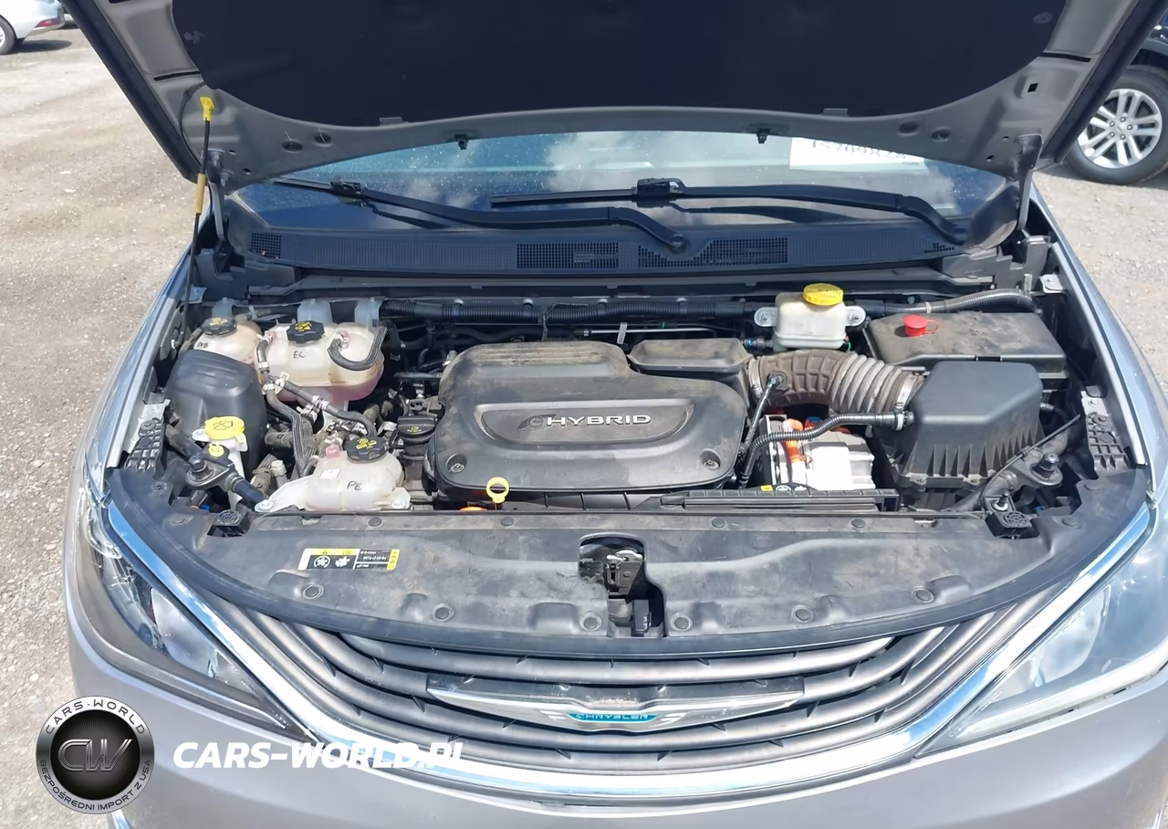 2017 Chrysler Pacifica Hybrid Touring Plus VIN:2C4RC1H73HR836196 - 10
