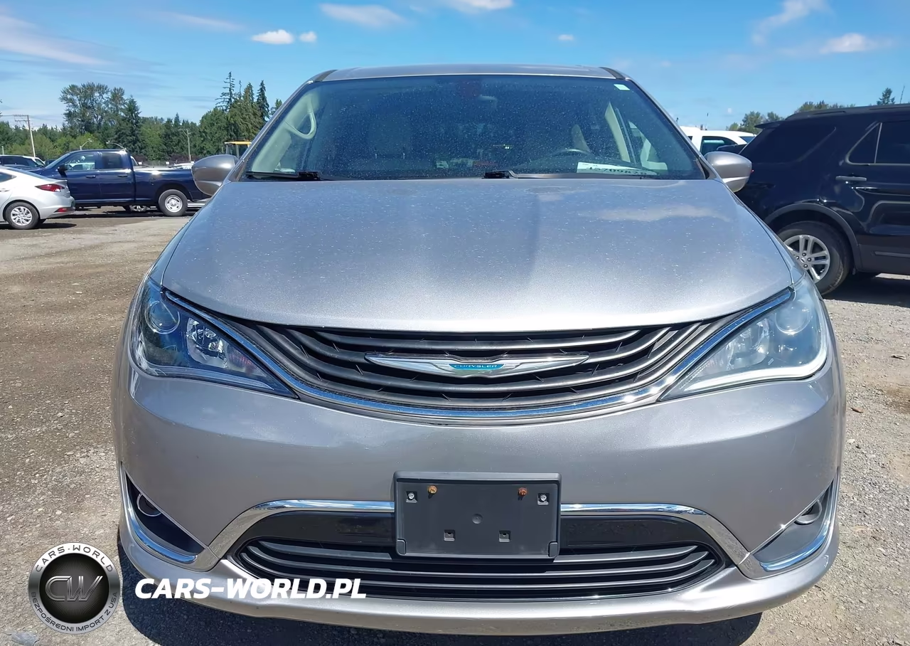 2017 Chrysler Pacifica Hybrid Touring Plus VIN:2C4RC1H73HR836196 - 12