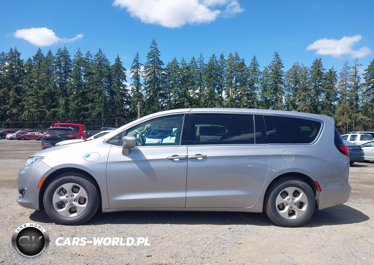 2017 Chrysler Pacifica Hybrid Touring Plus VIN:2C4RC1H73HR836196 - 14