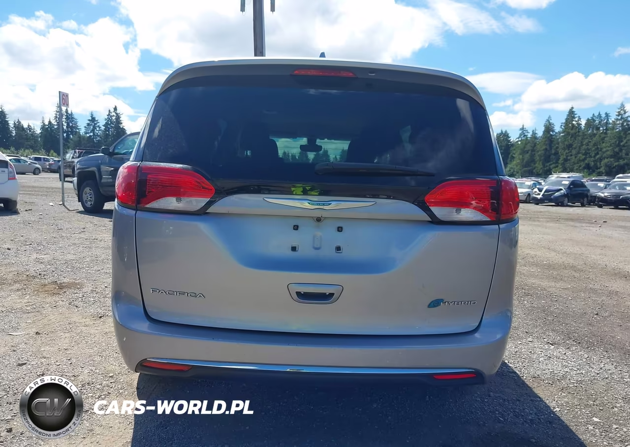 2017 Chrysler Pacifica Hybrid Touring Plus VIN:2C4RC1H73HR836196 - 16