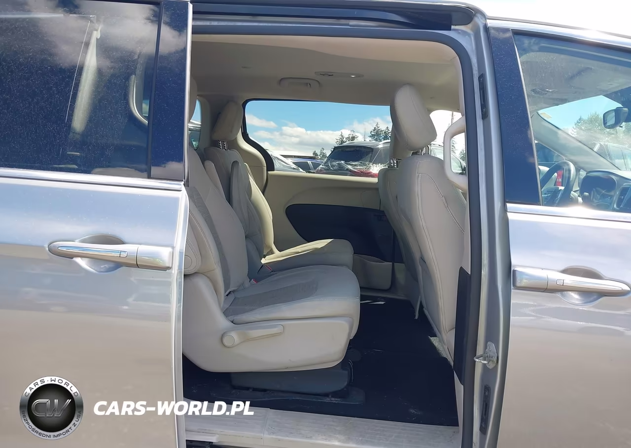 2017 Chrysler Pacifica Hybrid Touring Plus VIN:2C4RC1H73HR836196 - 8