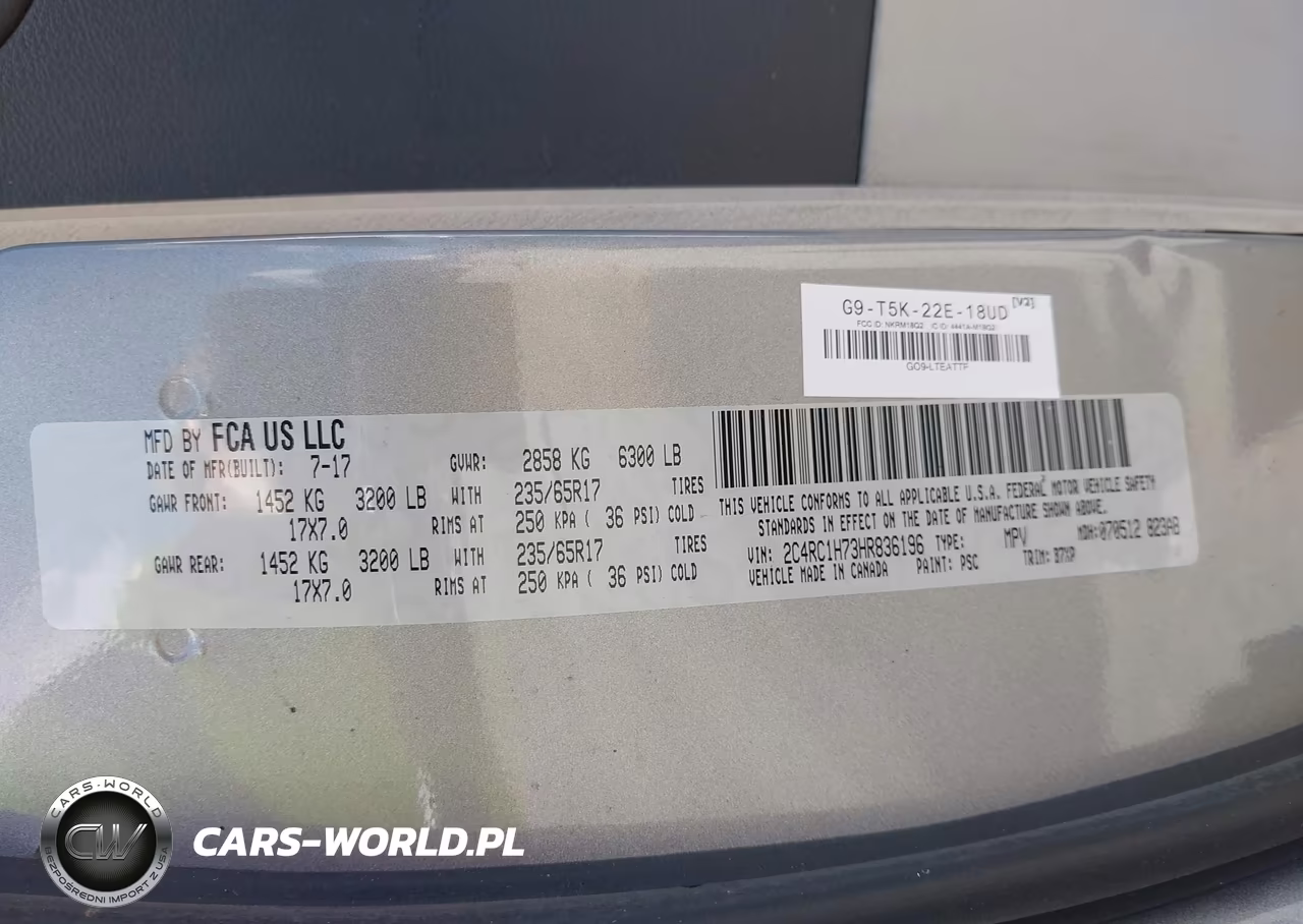 2017 Chrysler Pacifica Hybrid Touring Plus VIN:2C4RC1H73HR836196 - 9