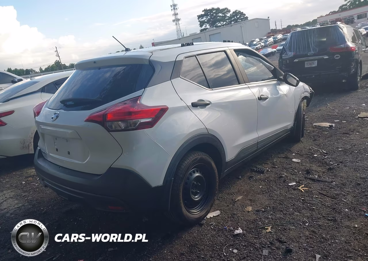 2018 Nissan Kicks S VIN:3N1CP5CU4JL517281 - 4
