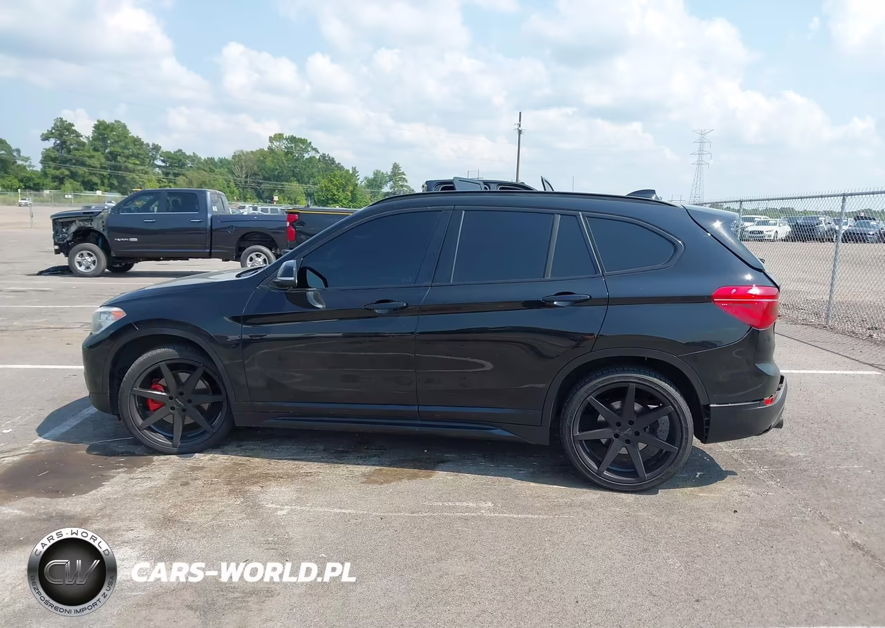 2018 BMW X1 xDrive28I VIN:WBXHT3C35J5L27860 - 14