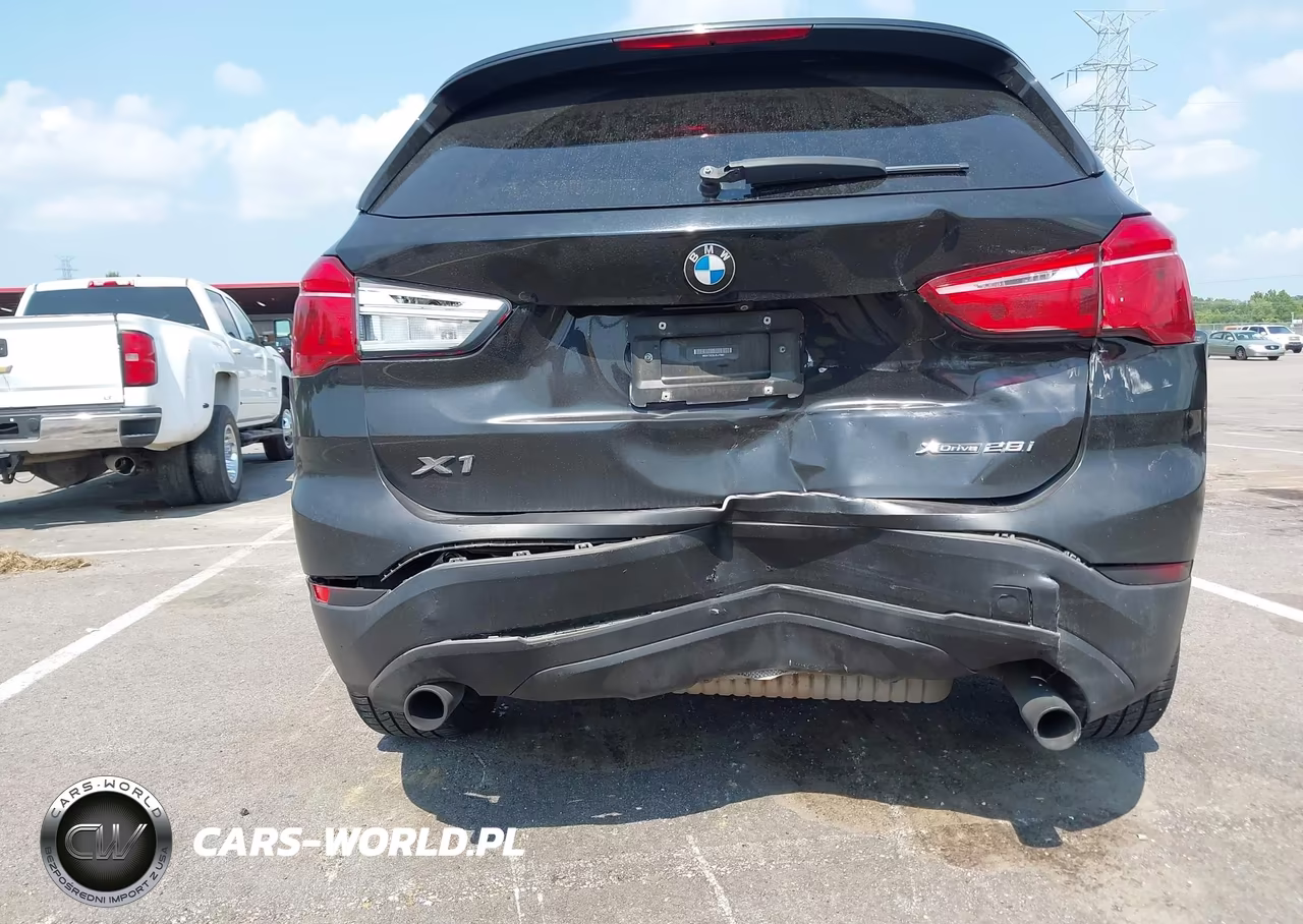 2018 BMW X1 xDrive28I VIN:WBXHT3C35J5L27860 - 17