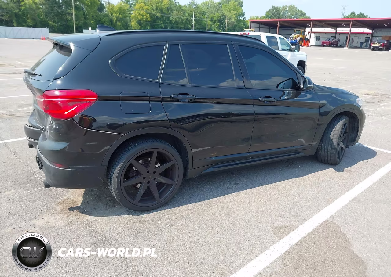2018 BMW X1 xDrive28I VIN:WBXHT3C35J5L27860 - 4