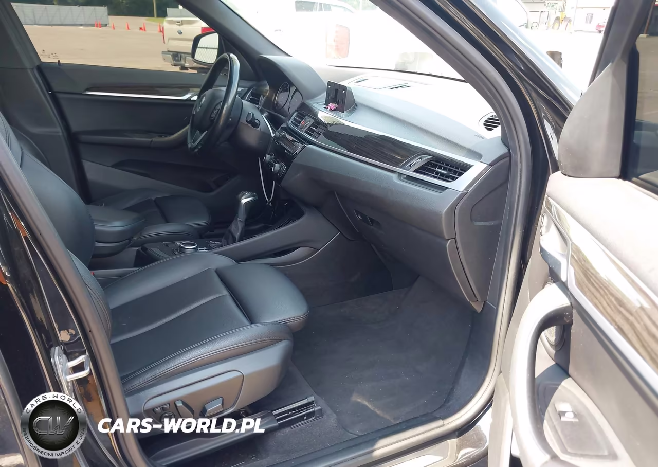 2018 BMW X1 xDrive28I VIN:WBXHT3C35J5L27860 - 5