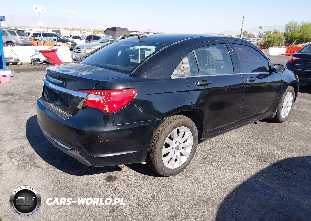 2011 Chrysler 200 Touring VIN:1C3BC1FB8BN585807 - 4