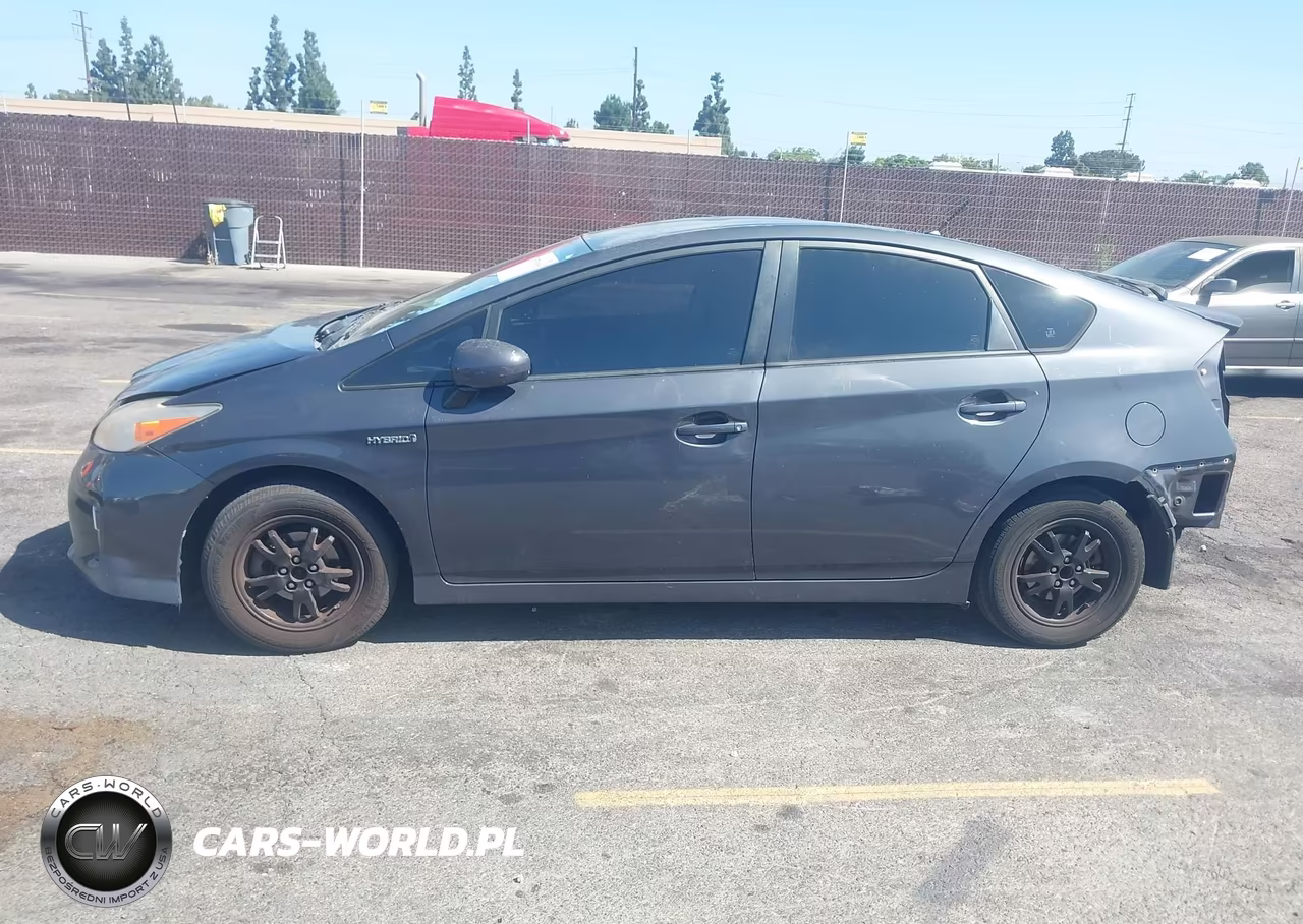 2013 Toyota Prius Two VIN:JTDKN3DU4D1656047 - 15