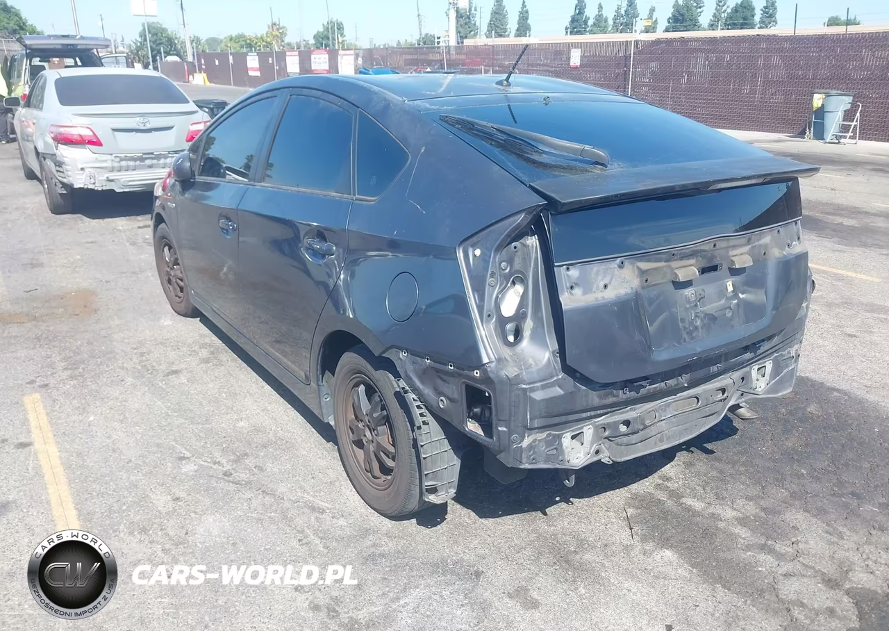 2013 Toyota Prius Two VIN:JTDKN3DU4D1656047 - 3
