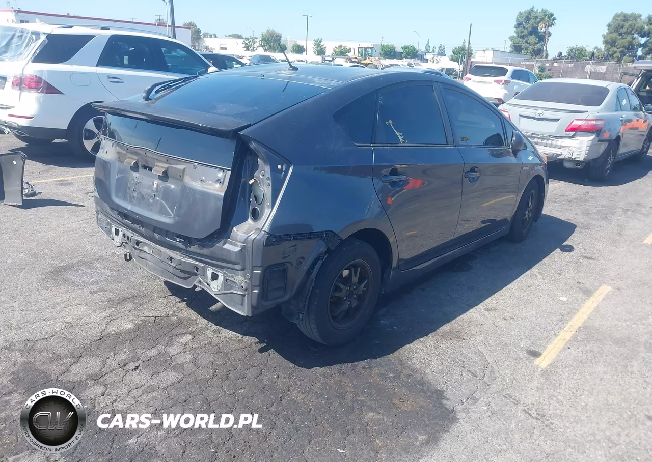2013 Toyota Prius Two VIN:JTDKN3DU4D1656047 - 4
