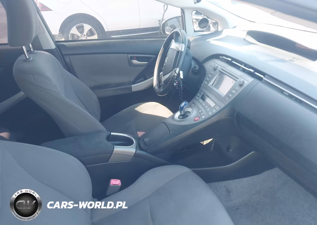 2013 Toyota Prius Two VIN:JTDKN3DU4D1656047 - 5