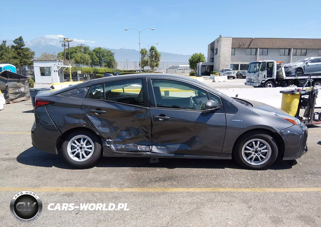2020 Toyota Prius Le VIN:JTDKARFU6L3122451 - 13