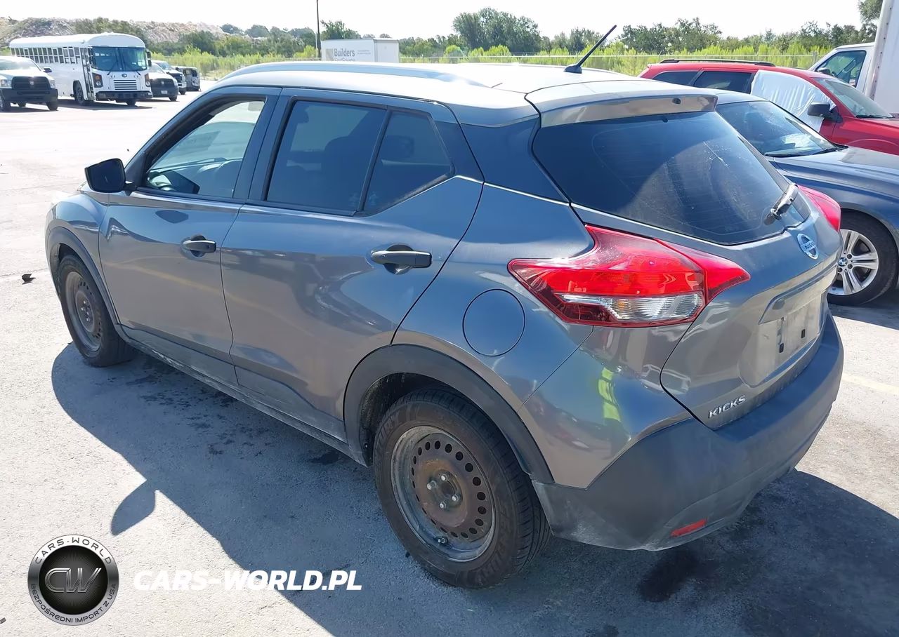 2018 Nissan Kicks S VIN:3N1CP5CU0JL520842 - 3