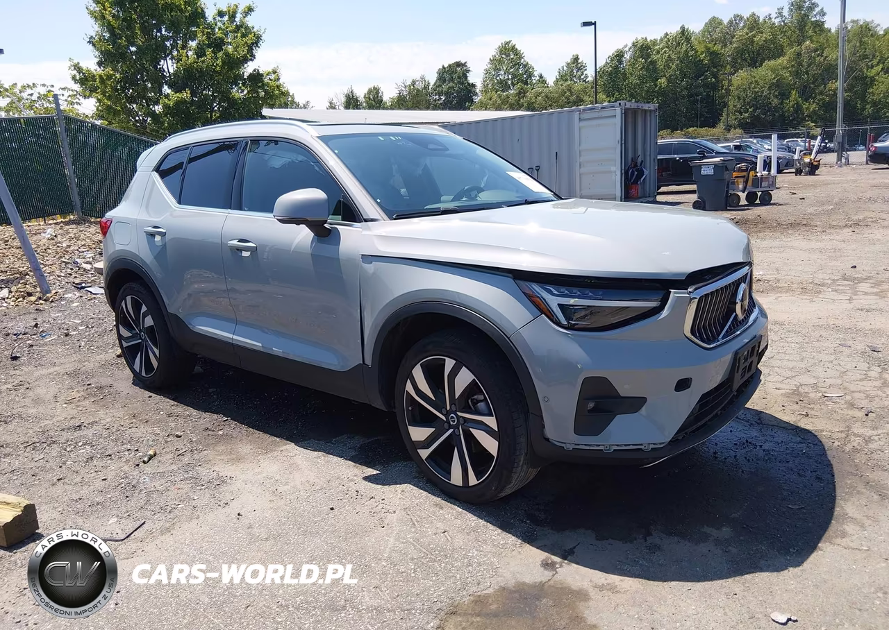 2025 Volvo Xc40 B5 Plus Bright Theme – zdjęcie 1 z 16